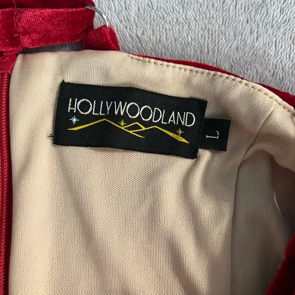 Elle Rebel Hollywoodland caped dress in red velvet - Picture 6 of 6